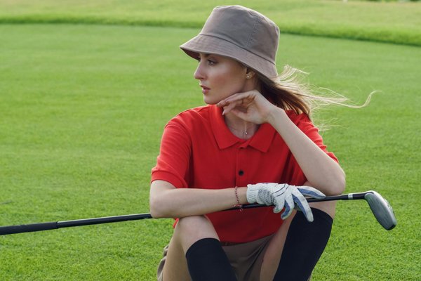Découvrez les polos de golf pour femme alliant style et confort